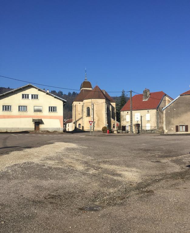 شقة Au Pied De La Roche المظهر الخارجي الصورة