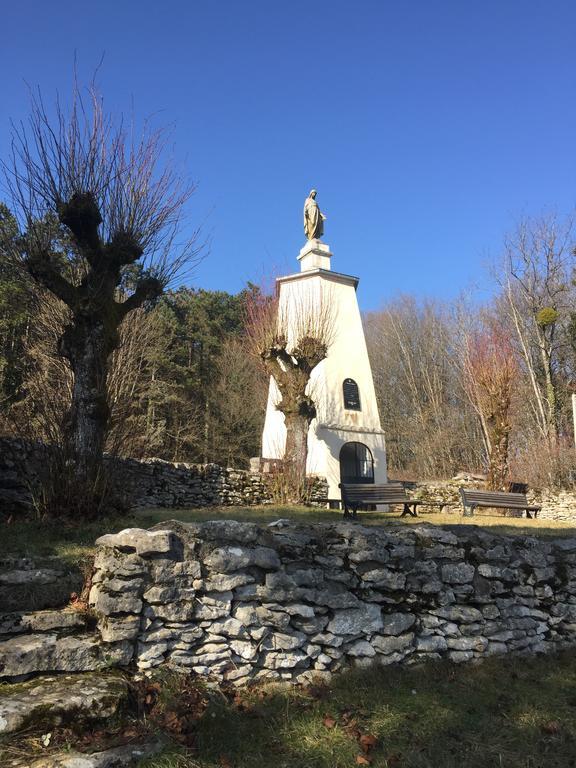 شقة Au Pied De La Roche المظهر الخارجي الصورة